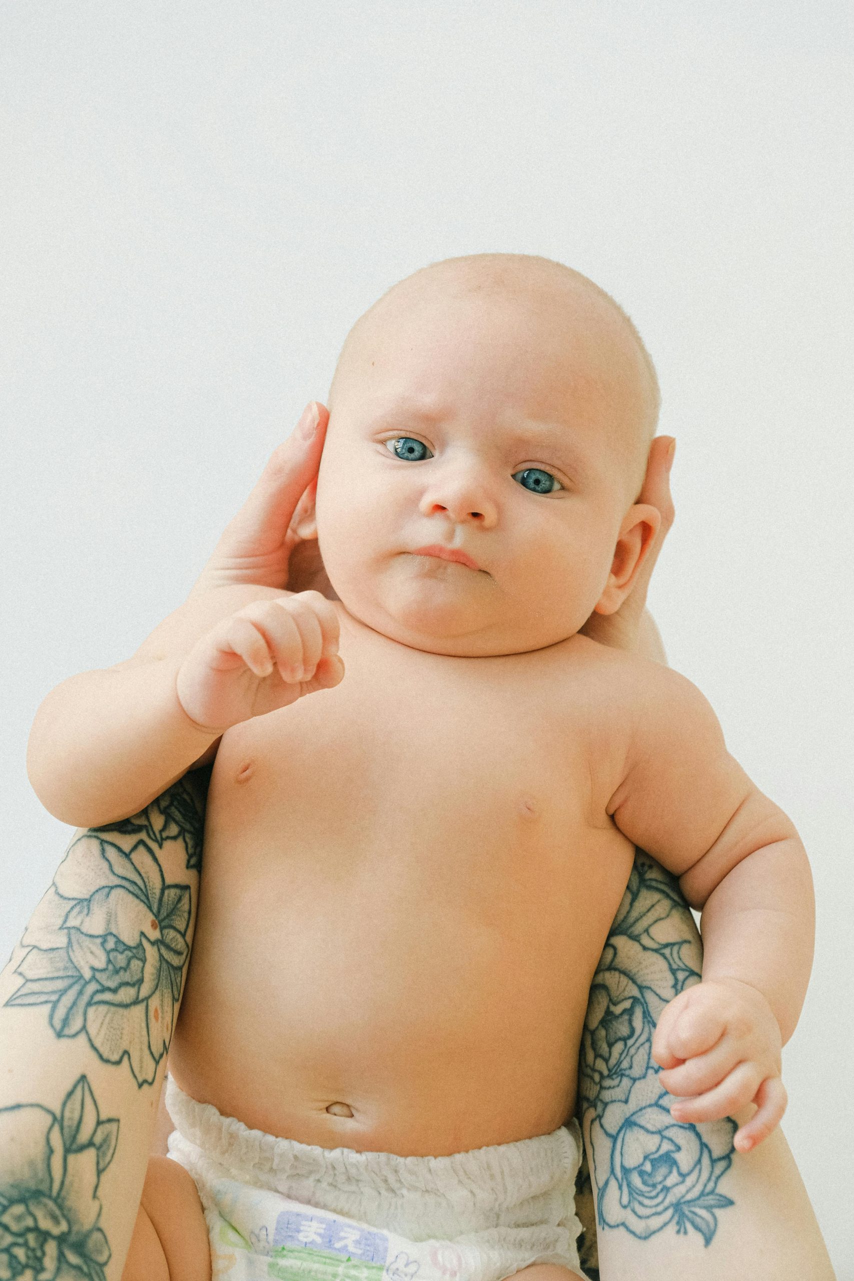 Minimaliste tatouage œil symbolique épuré