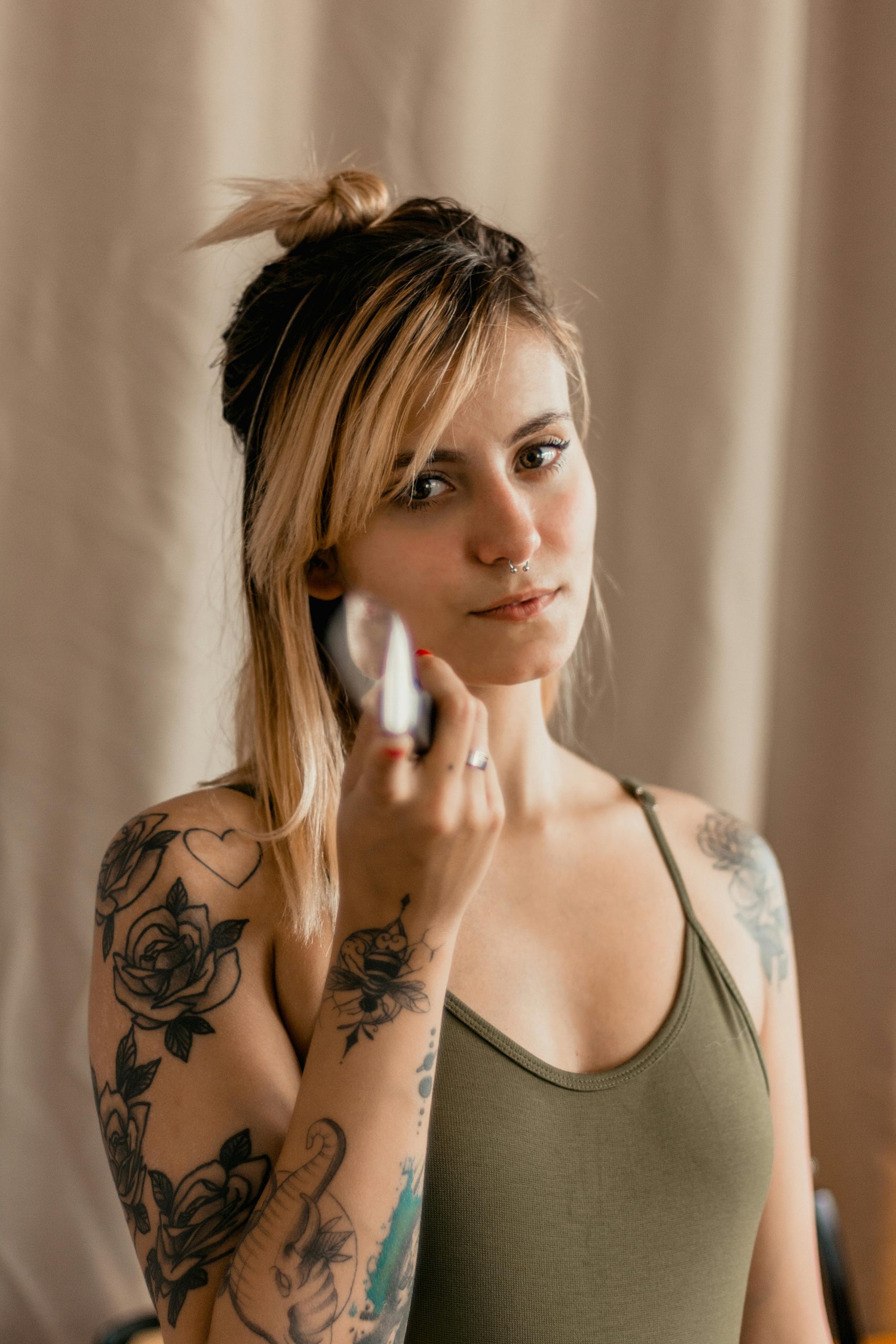 Tatouage discret maillot femme - emplacements et motifs