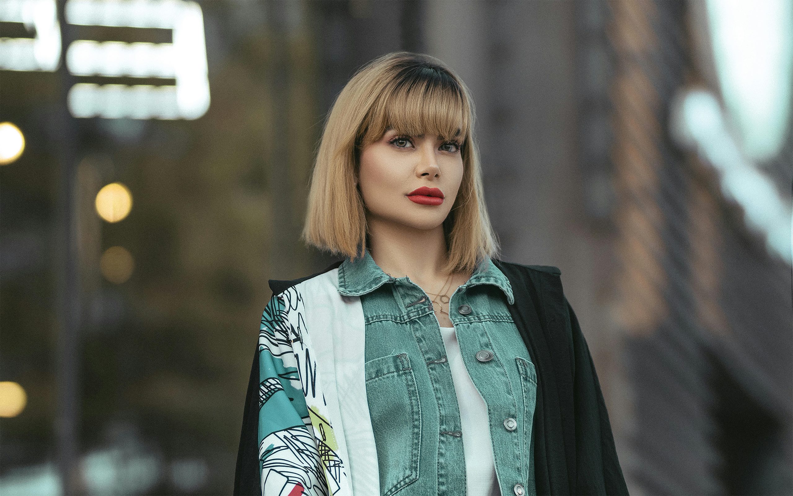 Frange rideau courts lisses tendance 2024