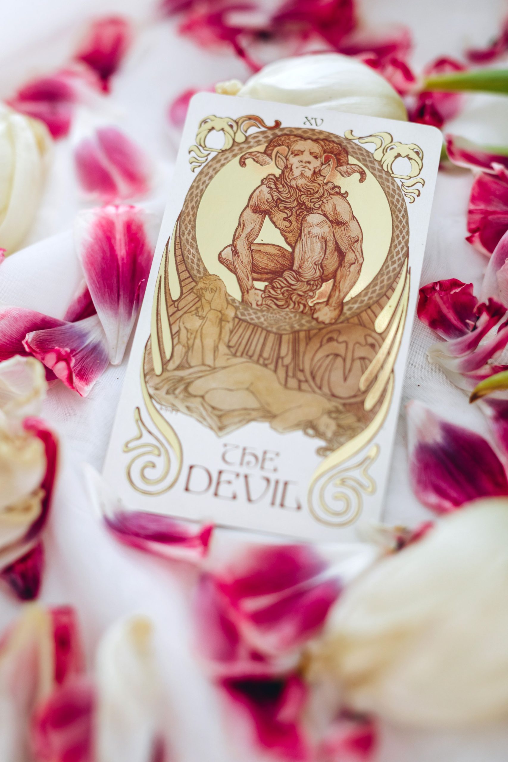 Le diable tarot et sa signification sur les blocages