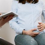 Femme enceinte lors d une consultation médicale