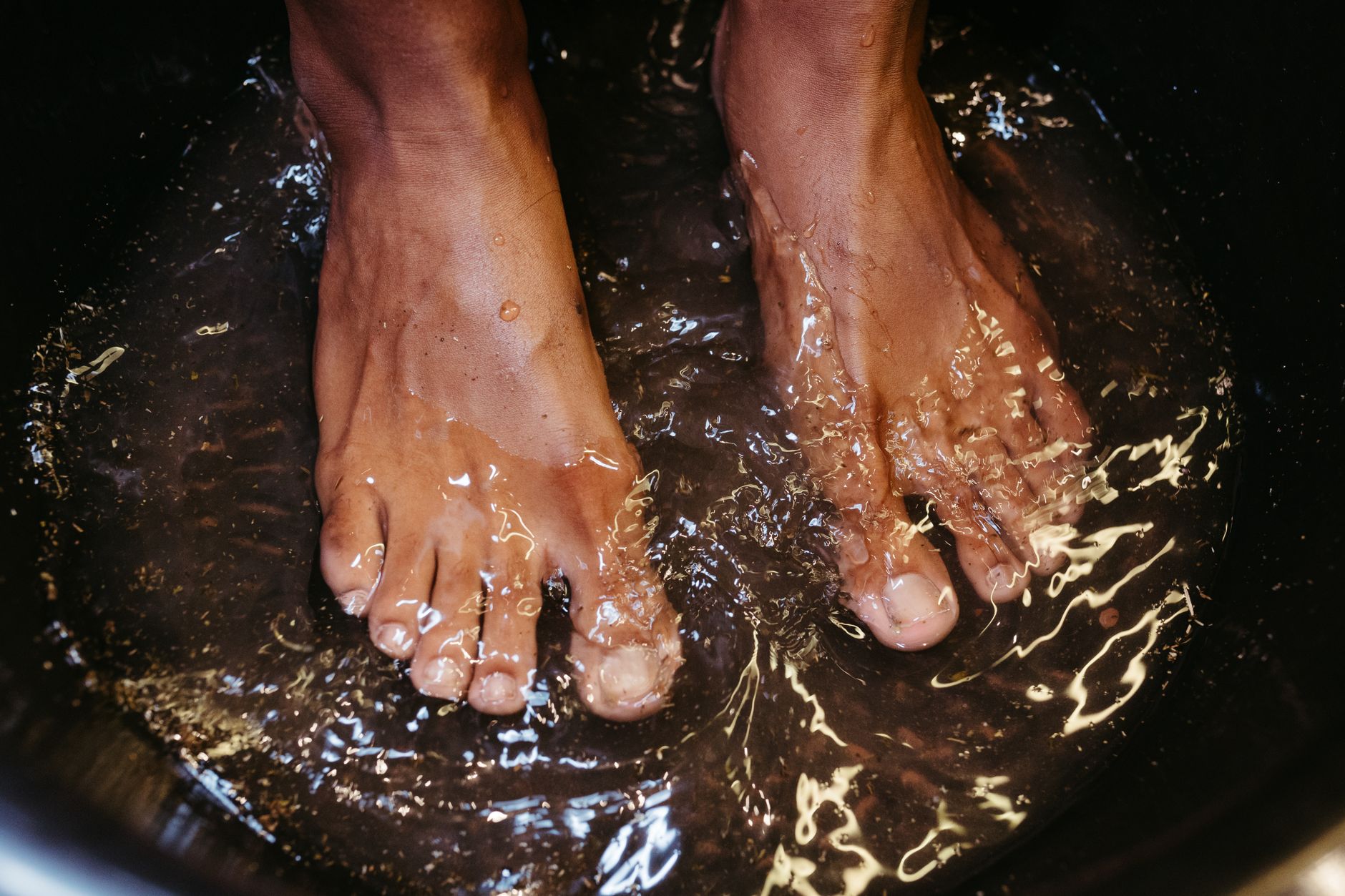 Bain de pieds apaisant pour soulager la peau