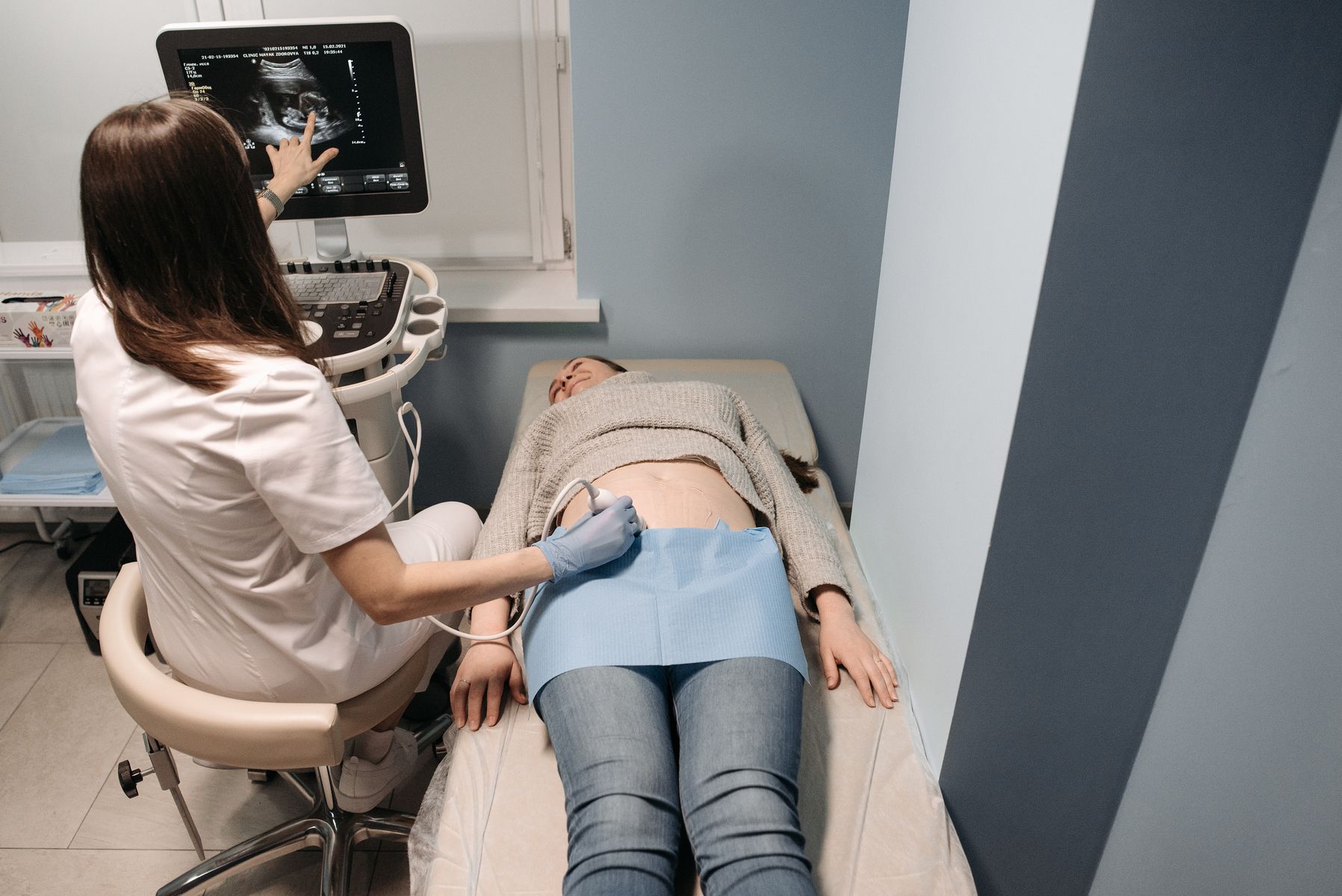 Patiente en discussion avec son médecin