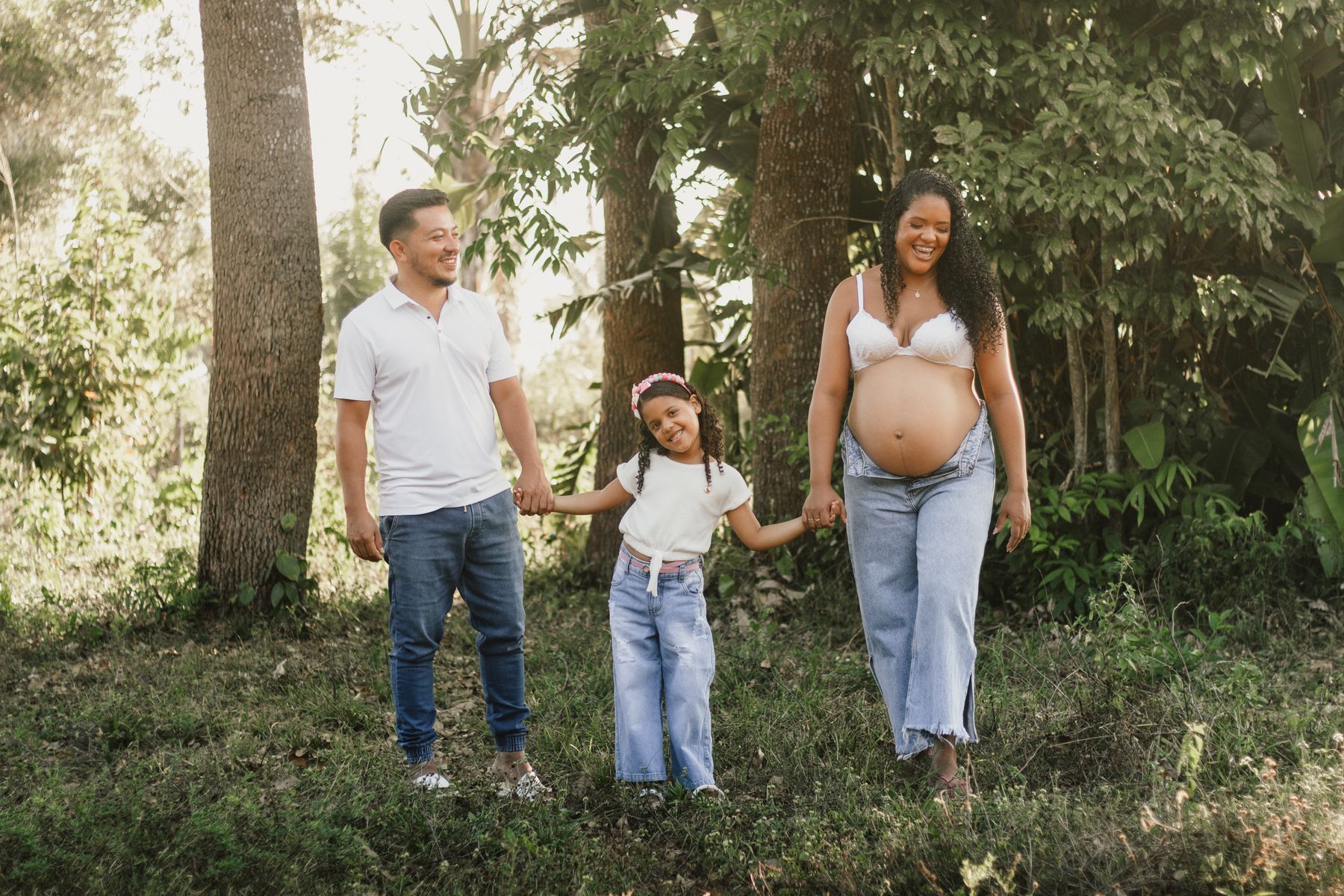 Femme enceinte échangeant avec son employeur