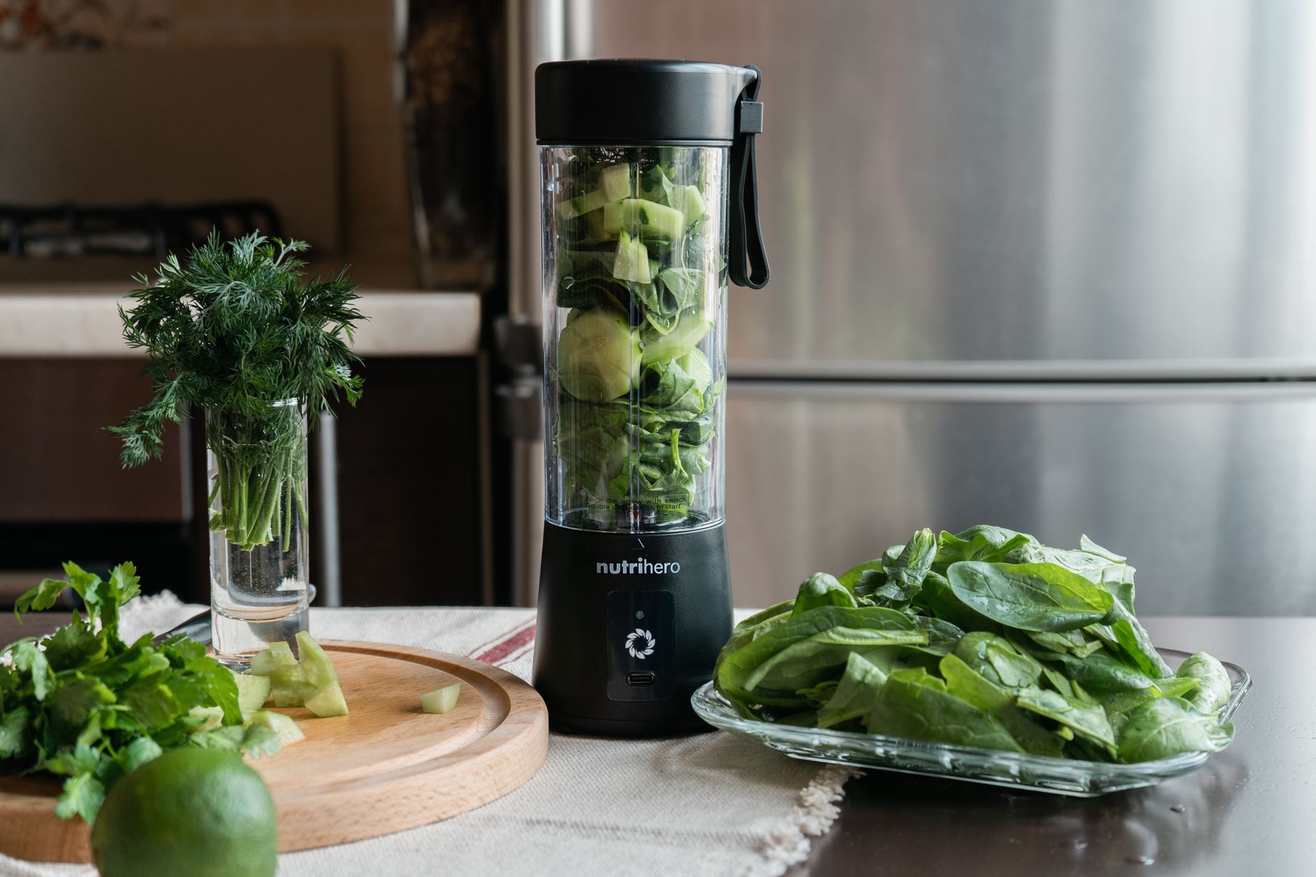 Legumes verts prets a mixer dans la cuisine