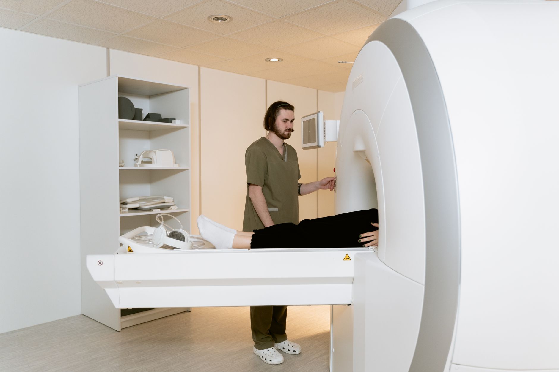 Salle d imagerie medicale avec appareil IRM